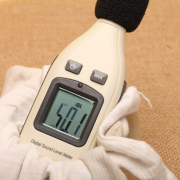 Digitális zajszintmérő a zaj intenzitásának mérésére GM1351 náhled