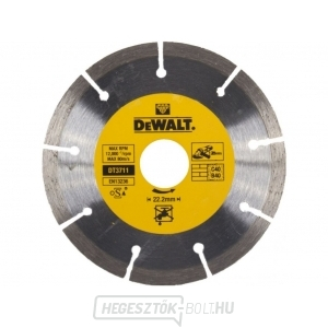 DT3711 Gyémánt szinterezett keményfém kerék 125x22,2 mm beton és tégla száraz vágásához DeWALT