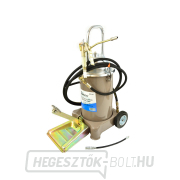 Pneumatikus zsíroldó, térfogat 12 liter, tömlő 4 méter, pedállal, mozgatható Pneumatikus zsíroldó, térfogat 12 liter, tömlő 4 méter, pedállal, mozgatható gallery main image