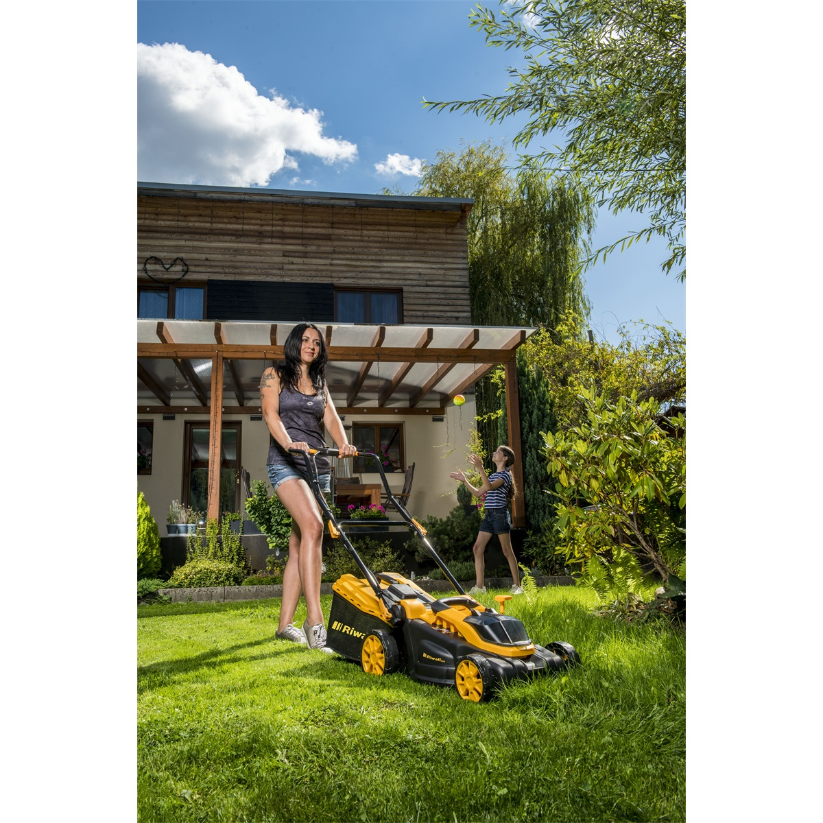 Riwall PRO RALM 3820 akkumulátoros fűnyíró szett utazás nélkül 2x 4Ah akkumulátor 2x 20 V-os töltő 2x 4Ah akkumulátor 2x 20 V-os töltő Előnézet 