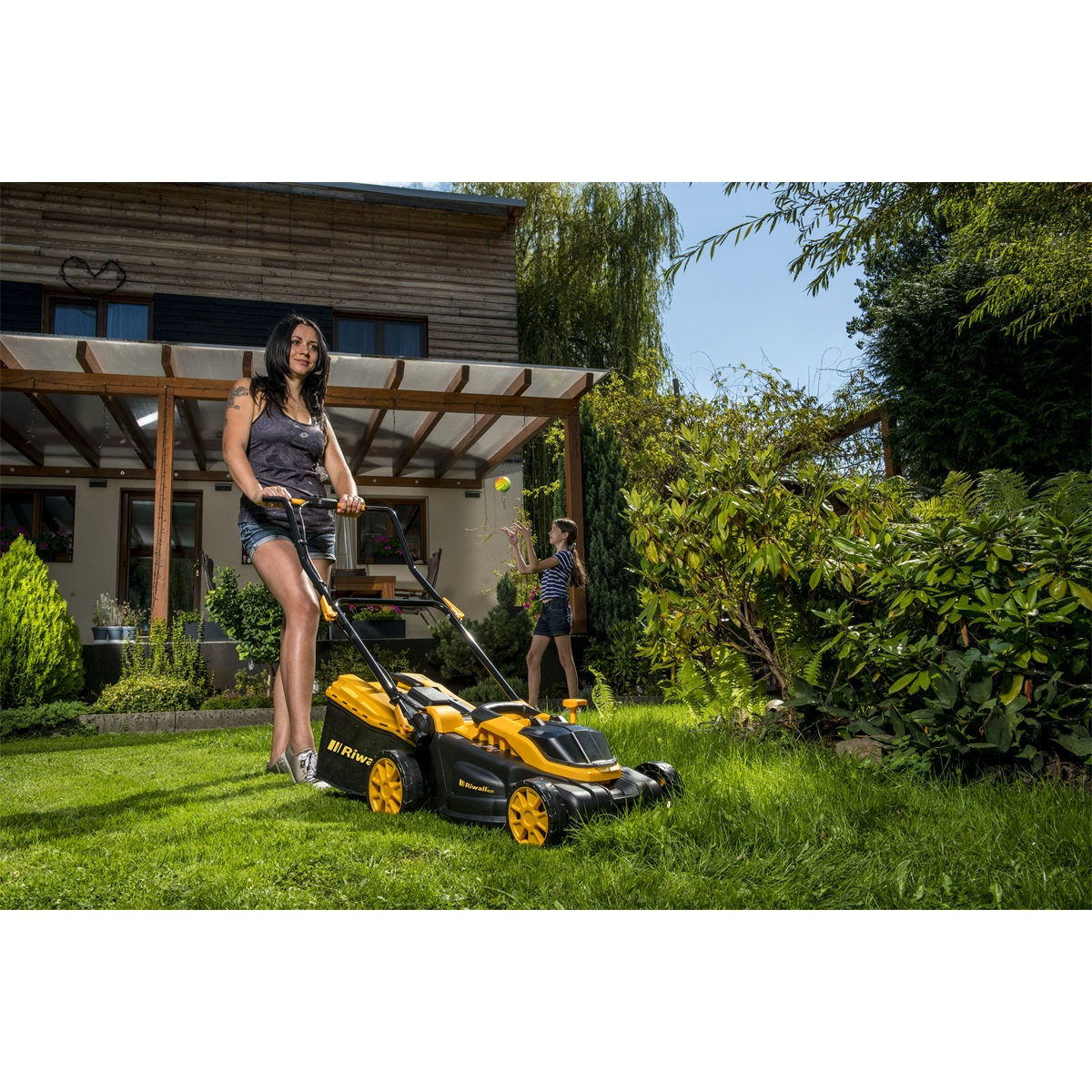 Riwall PRO RALM 3820 akkumulátoros fűnyíró szett utazás nélkül 2x 4Ah akkumulátor 2x 20 V-os töltő 2x 4Ah akkumulátor 2x 20 V-os töltő Előnézet 