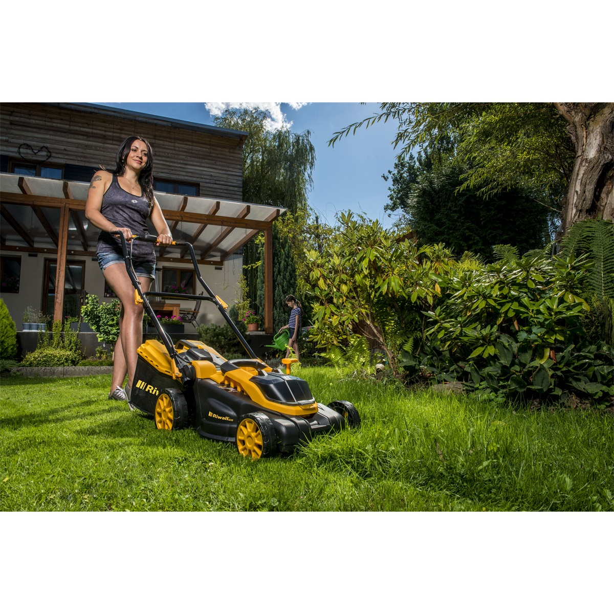 Riwall PRO RALM 3820 akkumulátoros fűnyíró szett utazás nélkül 2x 4Ah akkumulátor 2x 20 V-os töltő 2x 4Ah akkumulátor 2x 20 V-os töltő Előnézet 