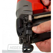 Milwaukee akkus szegezőgép M18 CN15GA-202X  náhled