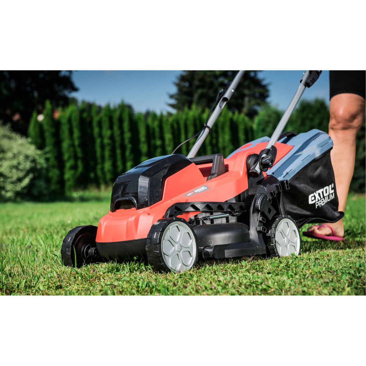 Akkumulátoros fűnyíró mozgatás nélkül, BRUSHLESS, 20V Li-ion, 2x2000mAh Előnézet 