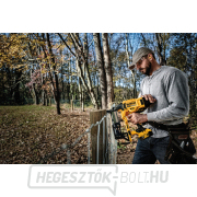 Akkumulátoros kerítés tűzőgép 18V 2x5,0Ah DeWALT DCFS950P2 Előnézet 