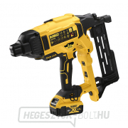 Akkumulátoros kerítés tűzőgép 18V 2x5,0Ah DeWALT DCFS950P2 náhled