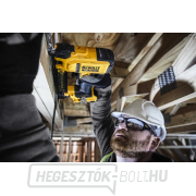 Akkumulátoros elektromos tűzőgép 18V 2x2,0Ah DeWALT DCN701D2 Előnézet 