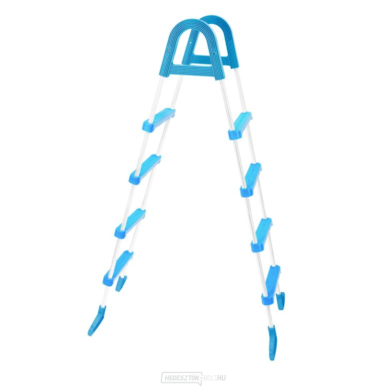 A medencékhez vezető lépcsők magassága 1,22 m