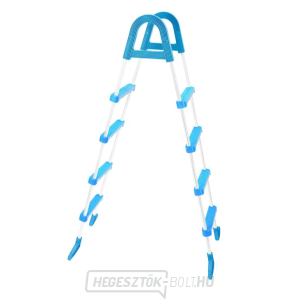 A medencékhez vezető lépcsők magassága 1,22 m A medencékhez vezető lépcsők magassága 1,22 m gallery main image