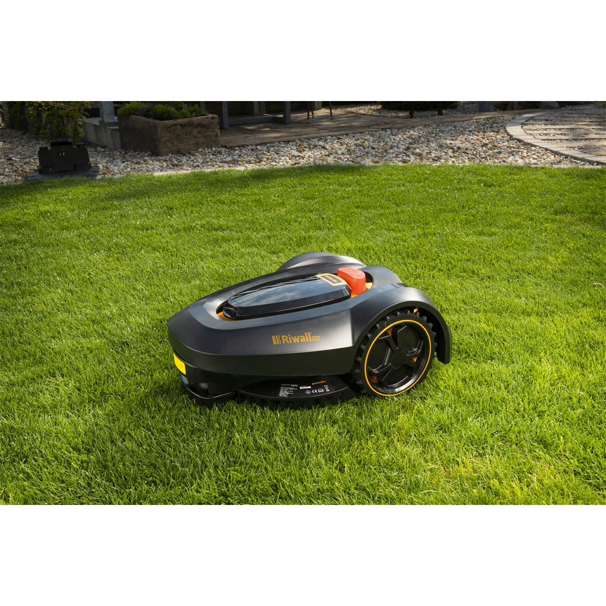 Riwall PRO RRM 600 akkumulátoros robotfűnyíró 600 m2 Előnézet 