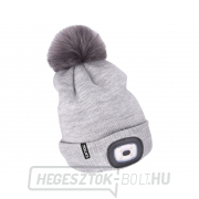 Fejlámpás sapka 4x45lm, USB töltés, világosszürke pomponnal, univerzális méret Fejlámpás sapka 4x45lm, USB töltés, világosszürke pomponnal, univerzális méret gallery main image