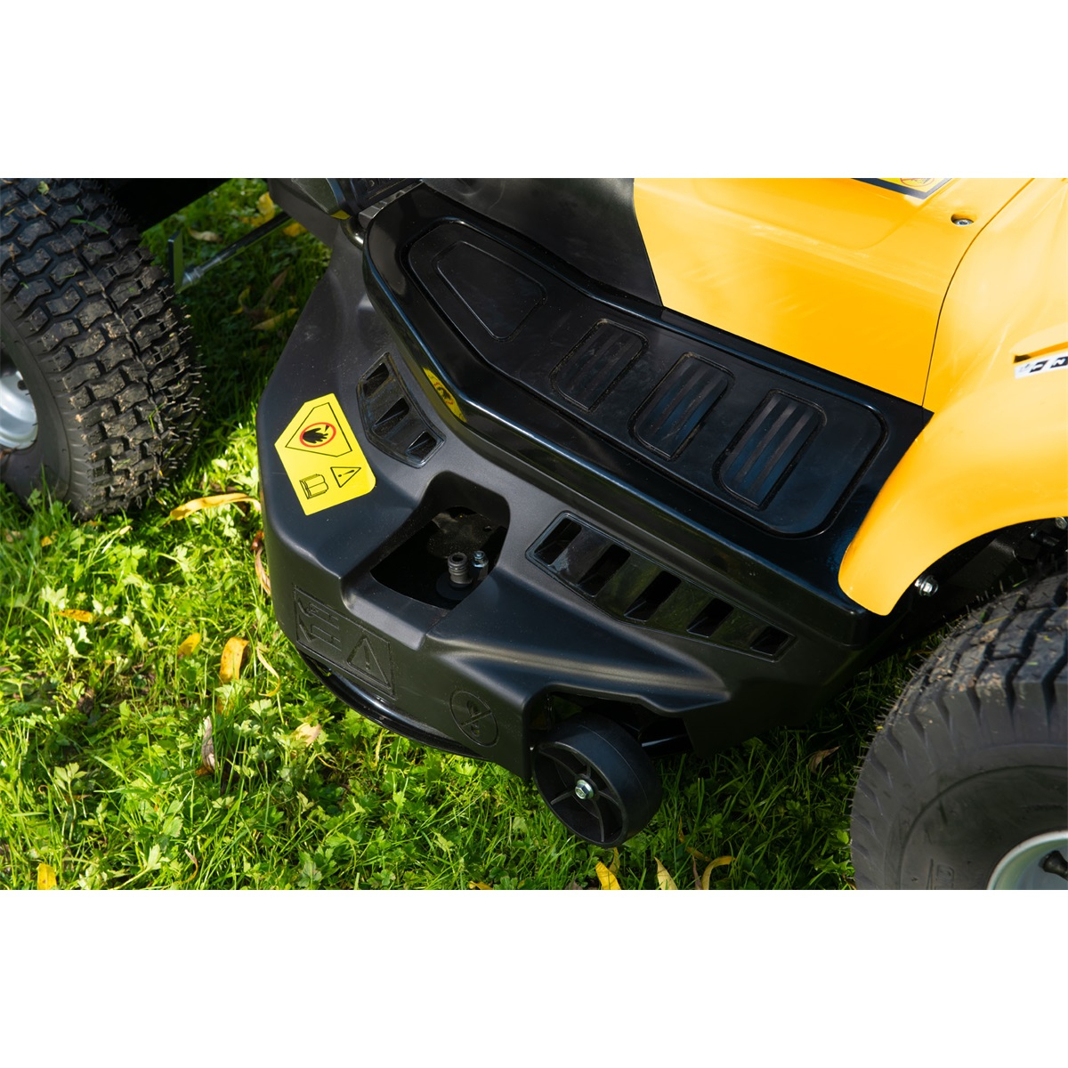 Riwall PRO RLT 92 HRD fűnyíró traktor 92 cm hátsó nyomóerővel és hidrosztatikus sebességváltóval Előnézet 