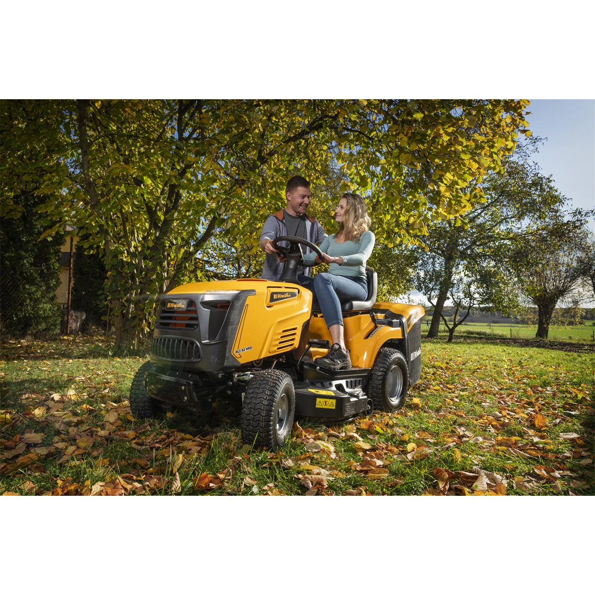 Riwall PRO RLT 92 HRD fűnyíró traktor 92 cm hátsó nyomóerővel és hidrosztatikus sebességváltóval Előnézet 