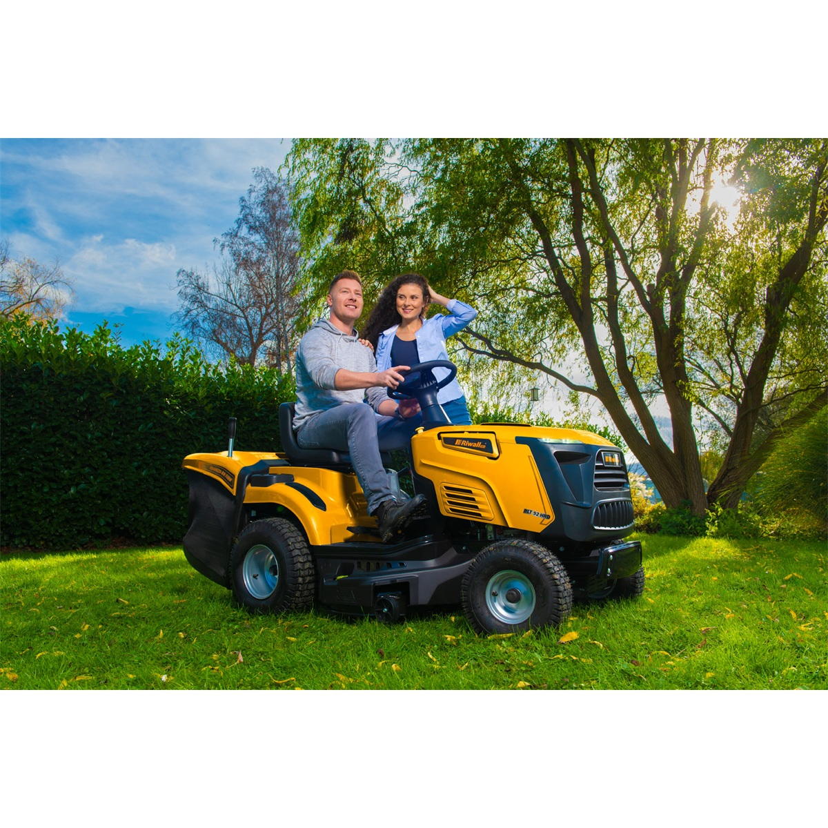 Riwall PRO RLT 92 HRD fűnyíró traktor 92 cm hátsó nyomóerővel és hidrosztatikus sebességváltóval Előnézet 