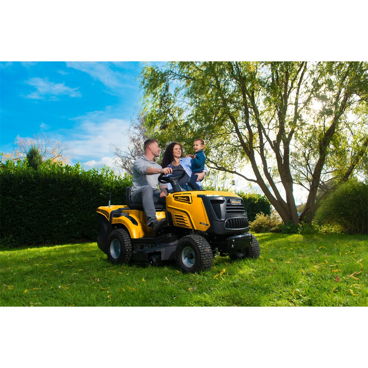 Riwall PRO RLT 92 HRD fűnyíró traktor 92 cm hátsó nyomóerővel és hidrosztatikus sebességváltóval Előnézet 