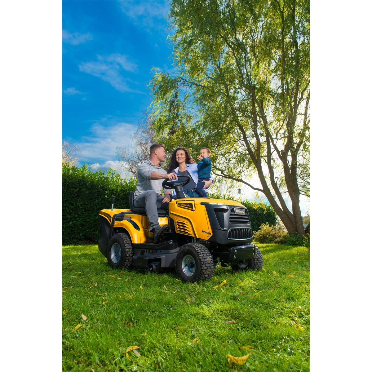 Riwall PRO RLT 92 HRD fűnyíró traktor 92 cm hátsó nyomóerővel és hidrosztatikus sebességváltóval Előnézet 