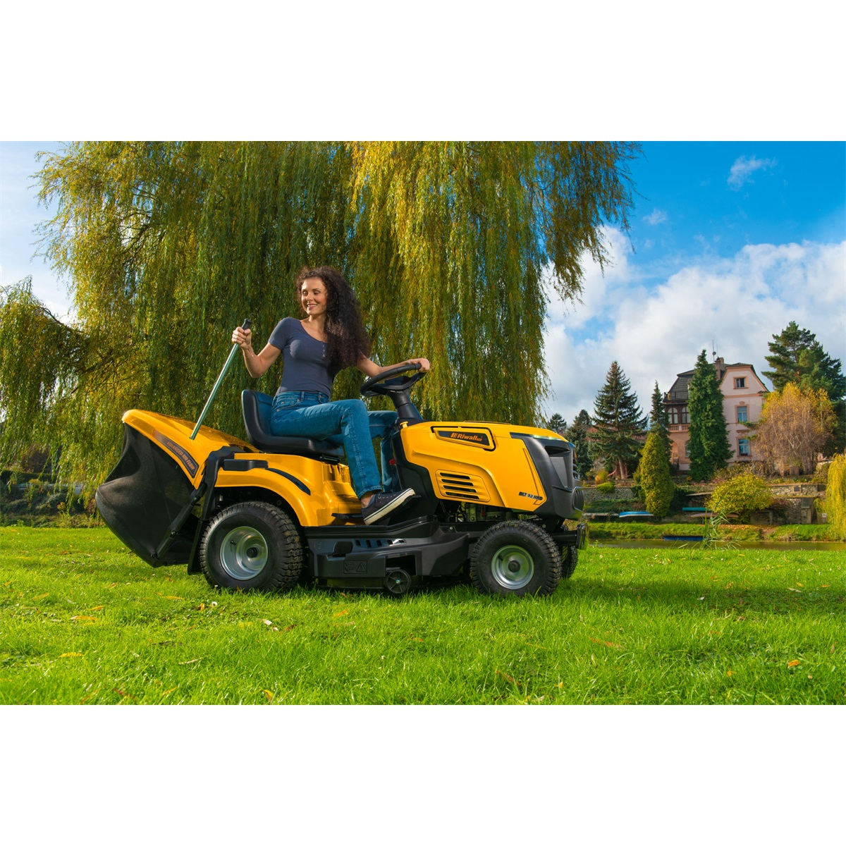 Riwall PRO RLT 92 HRD fűnyíró traktor 92 cm hátsó nyomóerővel és hidrosztatikus sebességváltóval Előnézet 