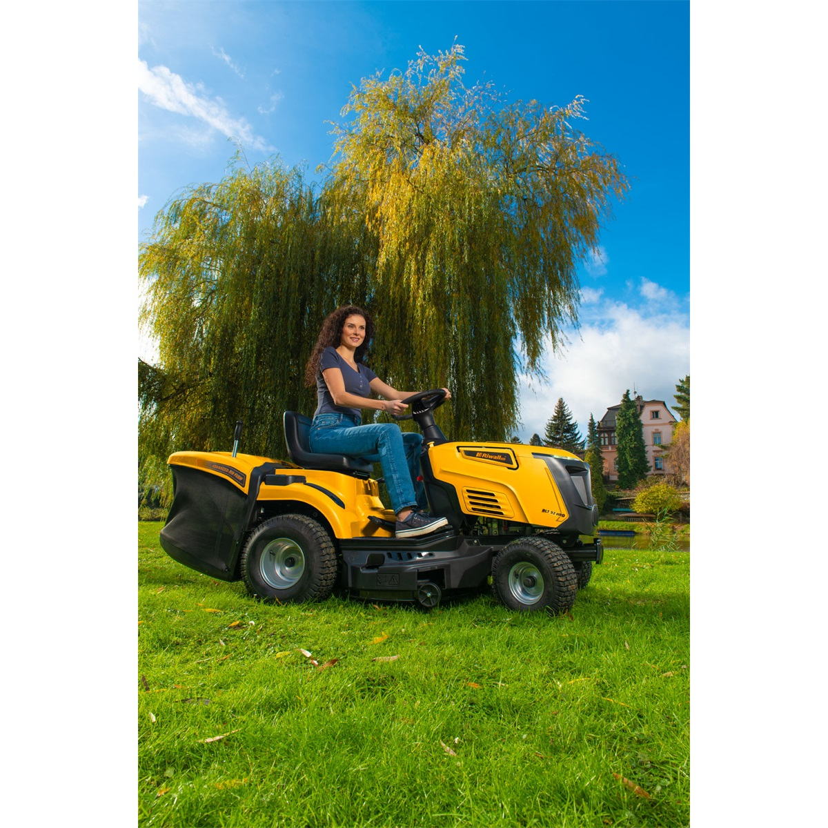 Riwall PRO RLT 92 HRD fűnyíró traktor 92 cm hátsó nyomóerővel és hidrosztatikus sebességváltóval Előnézet 