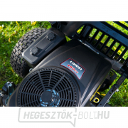 Riwall PRO RLT 102 HRD TWIN kéthengeres fűnyíró traktor, 102 cm, hátsó nyomóerővel és hidrosztatikus sebességváltóval Előnézet 