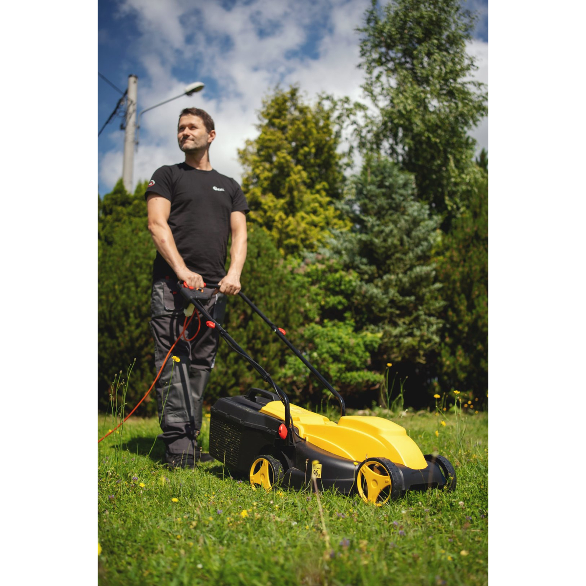 GEKO G83026 - Elektromos fűnyíró, 1200 W, 32 cm Előnézet 