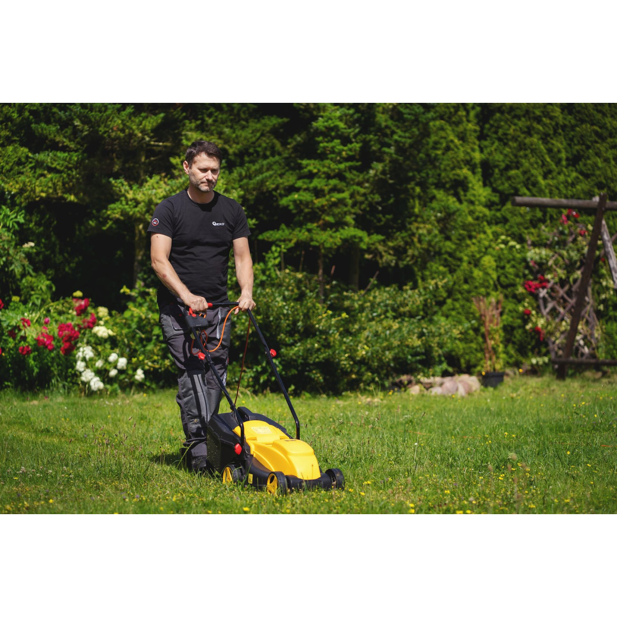GEKO G83026 - Elektromos fűnyíró, 1200 W, 32 cm Előnézet 