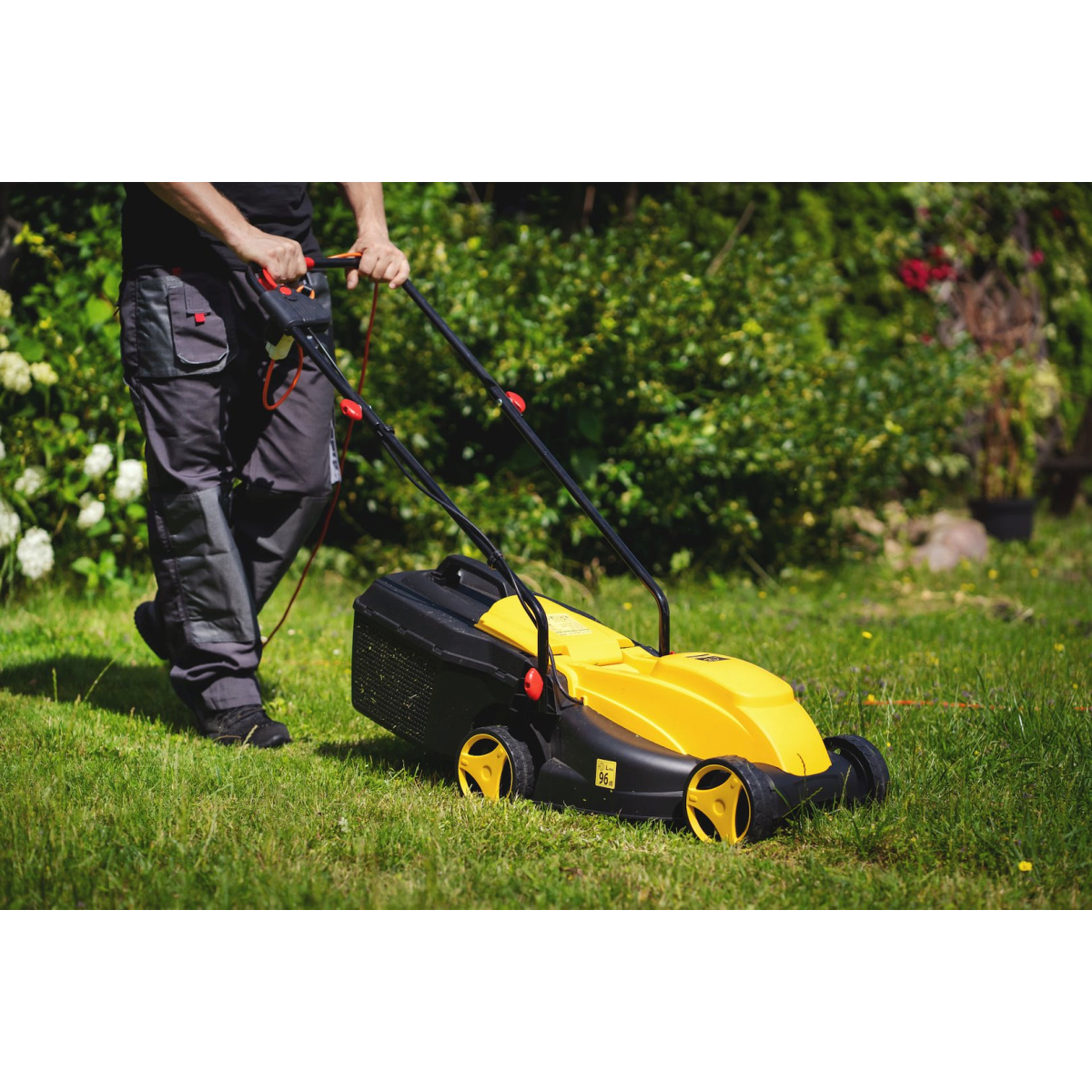 GEKO G83026 - Elektromos fűnyíró, 1200 W, 32 cm Előnézet 