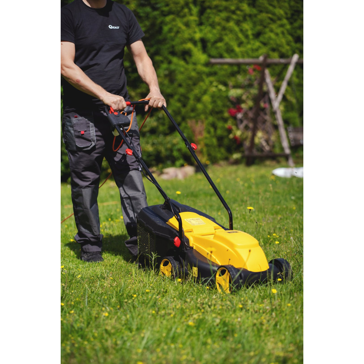 GEKO G83026 - Elektromos fűnyíró, 1200 W, 32 cm Előnézet 