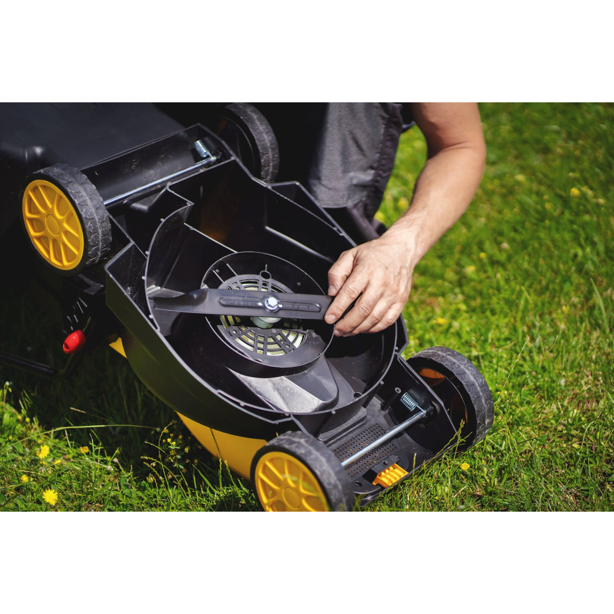 GEKO G83027 - Elektromos fűnyíró, 1200 W, 32 cm Előnézet 