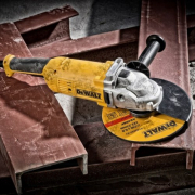 Szögcsiszoló 2 000 W 230 mm DeWALT DWE490 Előnézet 