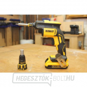 Akkumulátoros szárazépítő csavarhúzó 18 V Li-Ion 2x2,0 Ah DeWALT DCF620D2 Előnézet 