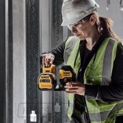 Akkumulátoros zöld keresztvágó lézer 18V/12V akkumulátor nélkül DeWALT DCE088NG18 náhled