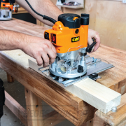 CMT 8E 1000 W maró, 8 és 12 mm-es befogópatron náhled