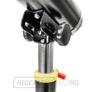 IGM műanyag szívócsatlakozó az állványon  náhled