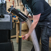 IGM műanyag szívócsatlakozó az állványon  náhled