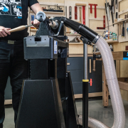 IGM műanyag szívócsatlakozó az állványon  náhled