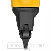 Akkumulátoros 18V-os akkumulátoros keményfém szegező DCN662N náhled