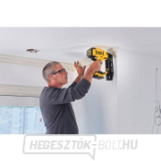 Akkumulátoros 18V-os akkumulátoros keményfém szegező DCN662N náhled