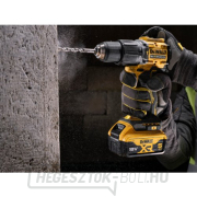 Akkus ütvefúró XR Li-Ion 18V/2x5,0Ah a 100 éves évfordulóra DeWALT DCD100YP2T DCD100YP2T náhled