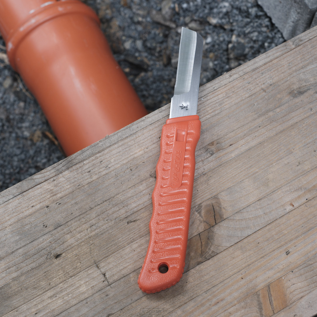 Japán munka- és villanyszerelő kés MIRAI DM-1