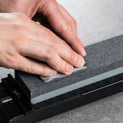 Japán vízcsiszoló kő E-VALUE - 120 és 220 szemcseméretű Japán vízcsiszoló kő E-VALUE - 120 és 220 szemcseméretű náhled