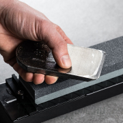 Japán vízcsiszoló kő E-VALUE - 120 és 220 szemcseméretű Japán vízcsiszoló kő E-VALUE - 120 és 220 szemcseméretű náhled