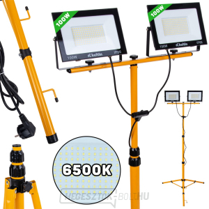 2x100W LED-es reflektor teleszkópos építőállvánnyal és kábellel - hideg fehér színű 6500K (1) 2x100W LED-es reflektor teleszkópos építőállvánnyal és kábellel - hideg fehér színű 6500K (1) gallery main image