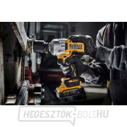 Akkus ütvecsavarozó nagy nyomatékkal DeWALT DCF961H2G 18V, 2x5Ah, töltő, PUR Akkus ütvecsavarozó nagy nyomatékkal DeWALT DCF961H2G 18V, 2x5Ah, töltő, PUR náhled