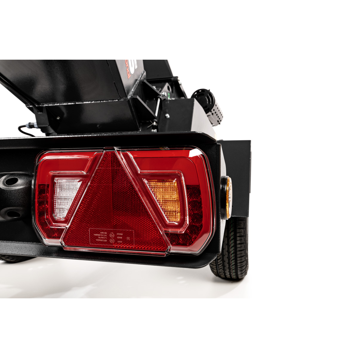 Hahn & Sohn Cedrus R13 - professzionális vontatott ágaprító 18 kW-os Loncin benzinmotorral Előnézet 