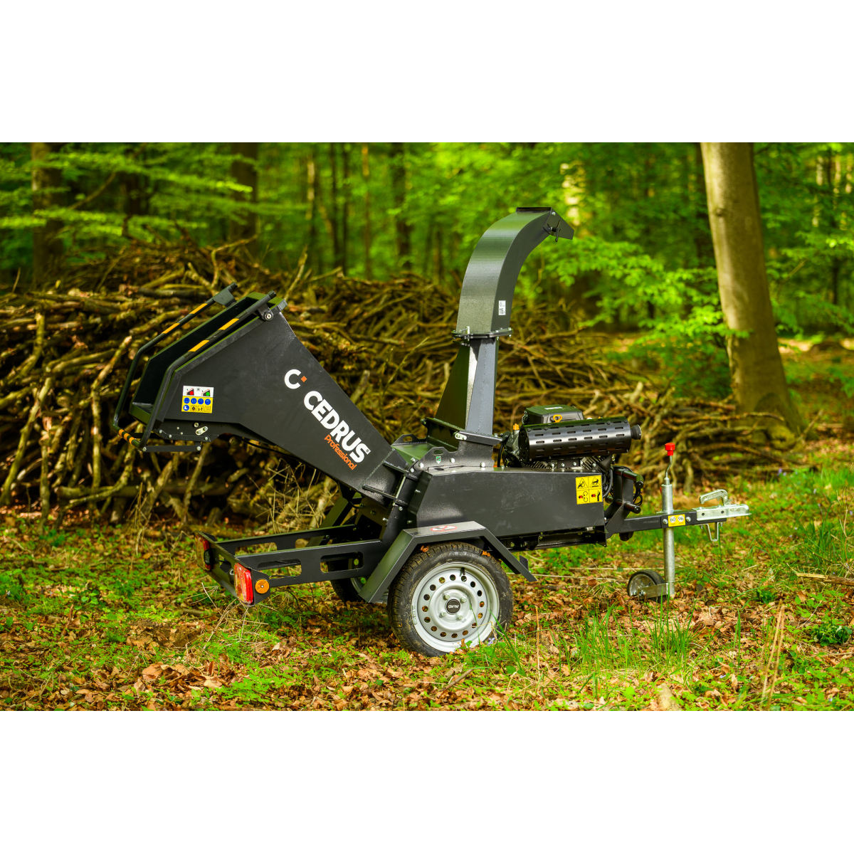 Hahn & Sohn Cedrus R13 - professzionális vontatott ágaprító 18 kW-os Loncin benzinmotorral Előnézet 
