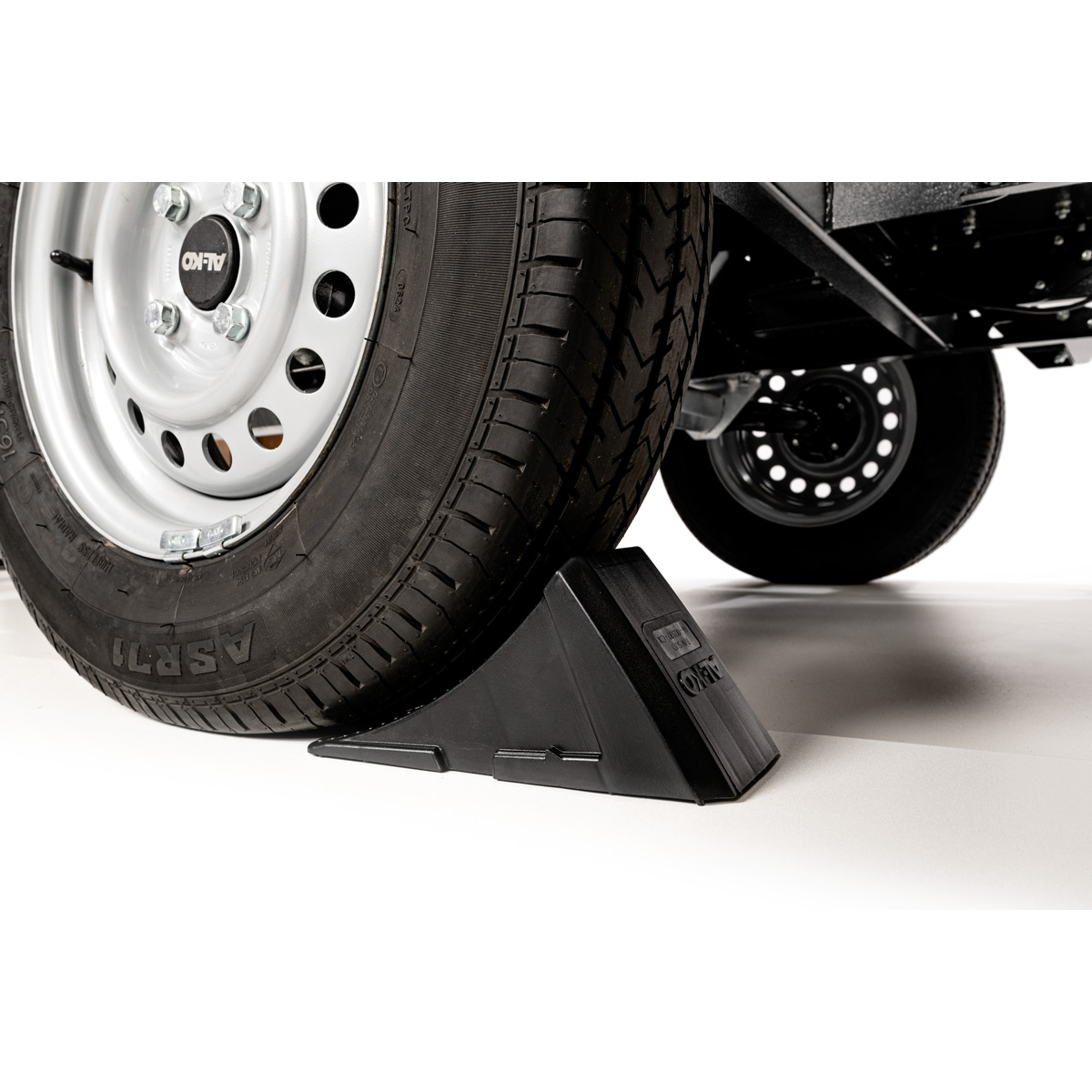 Hahn & Sohn Cedrus RBD16 - professzionális dobos ágaprító hidraulikus adagolóval és B kategóriás pótkocsival Előnézet 