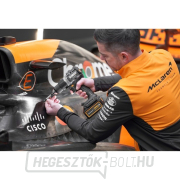 DeWALT DEWALT x McLaren F1 Team 18 V-os XR szénkefe nélküli ütvefúró - 2 × 4 Ah + töltő + akkumulátor Előnézet 