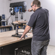 Scheppach TBM 300 Vario asztali fúrógép keresztlézerrel és LED világítással Előnézet 