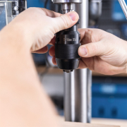 Scheppach TBM 300 Vario asztali fúrógép keresztlézerrel és LED világítással Előnézet 