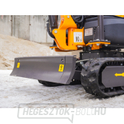 Mini kotrógép Baugarden BG1210.02 Kubota, kanál 400 mm, hüvelykujj tartása náhled